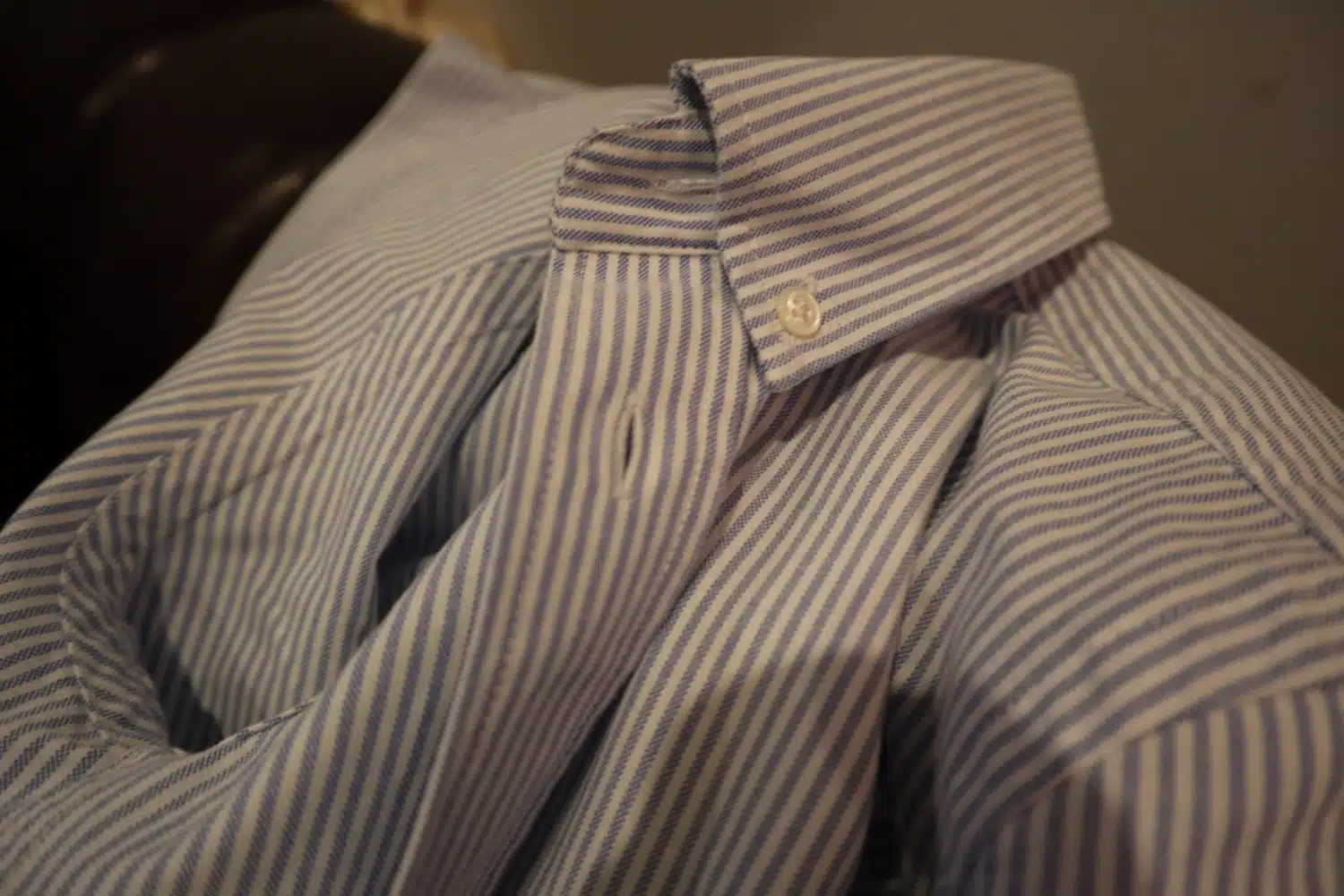 View of The Asket Oxford Shirt's Collar Button